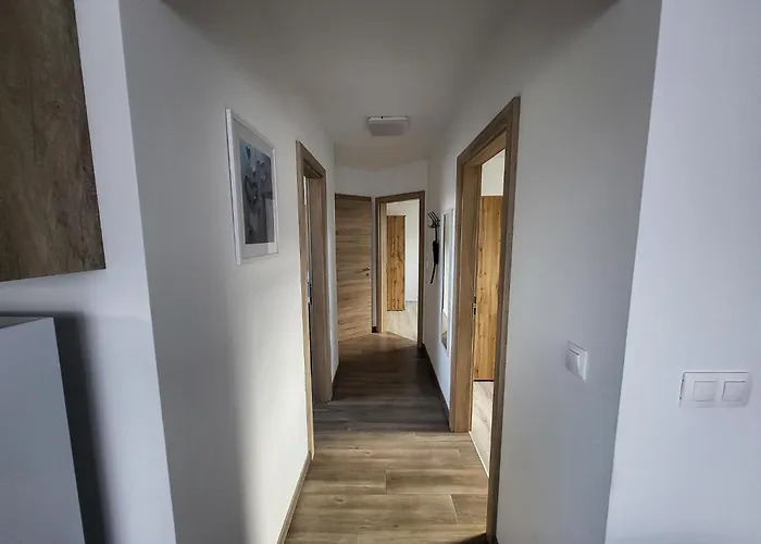 Galamb Vendeghaz * פוניארצוושהג'