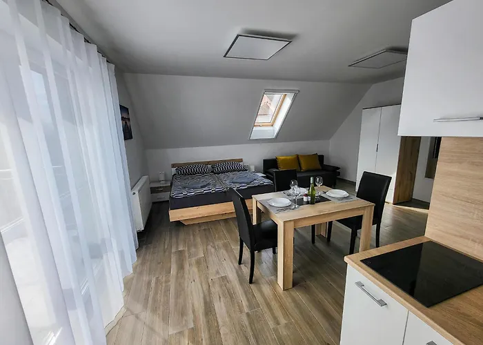 Galamb Vendeghaz * פוניארצוושהג'